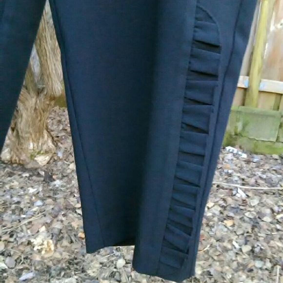 Side Ruffle Crop Pants - Picture 2 of 3